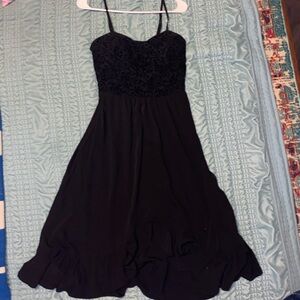 Cute black and velvet dress! pretty black velvet flower detailing on the top!!